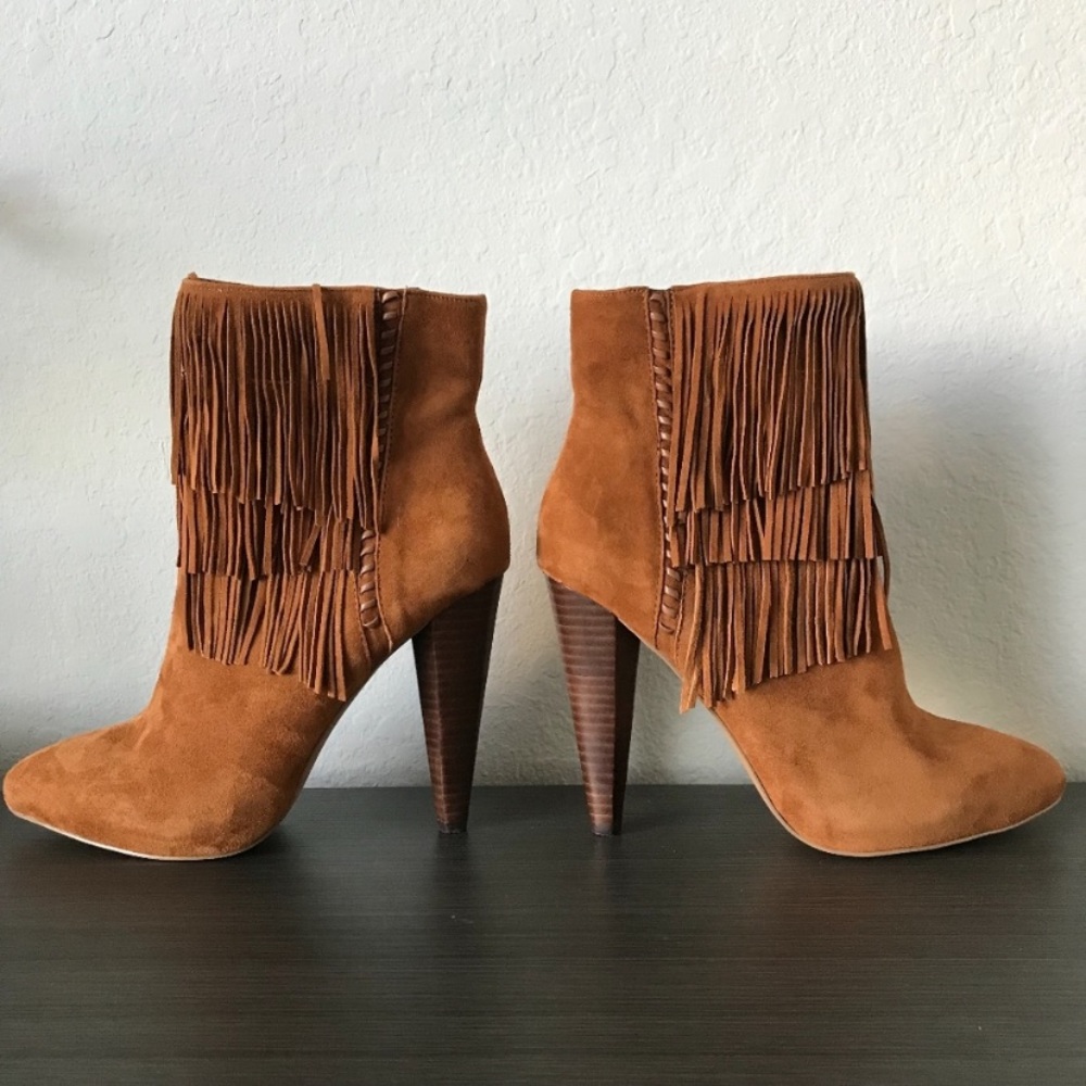 Steve Madden Womens Myrakle Fringed Pointy Bootie Shoe